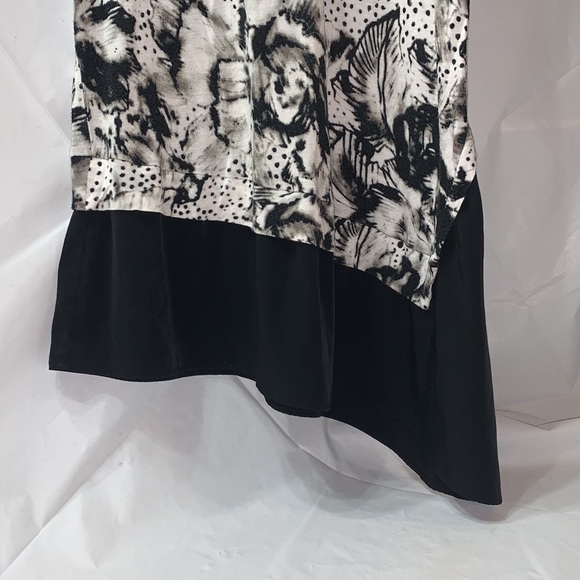 Simply Vera by Vera Wang White and Black Print with Black Trim Tank top Size M - Picture 2 of 6